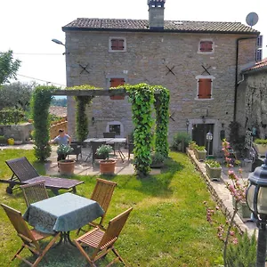 Al Merlo Olivo, Rural Istrian House Bed & Breakfast Buje